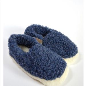 Cold Breaker Slippers size 8-9 NWOT